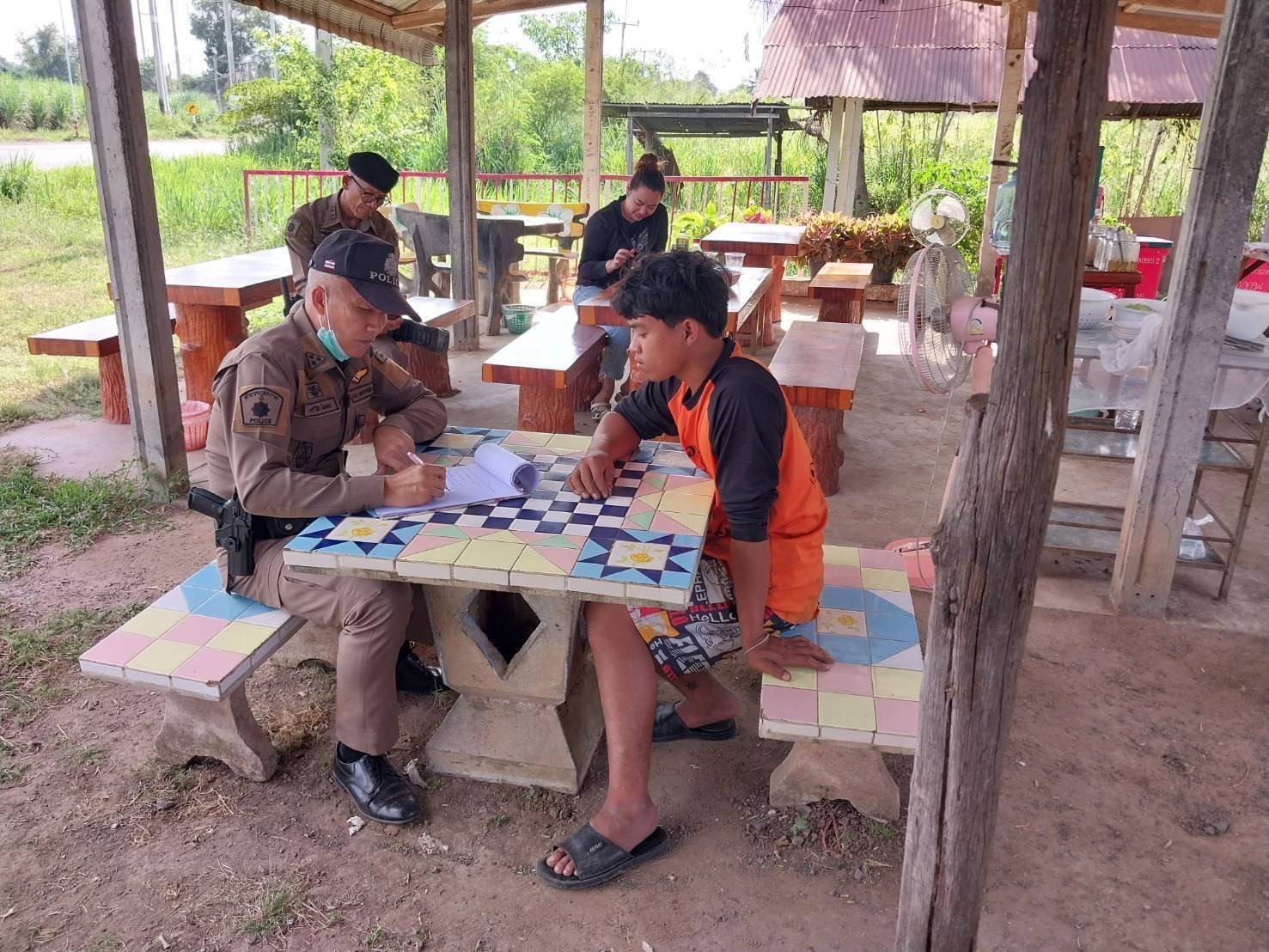 ตรวจรถจักรยานยนต์และแนะนำให้ปรับเปลี่ยนอุปกรณ์