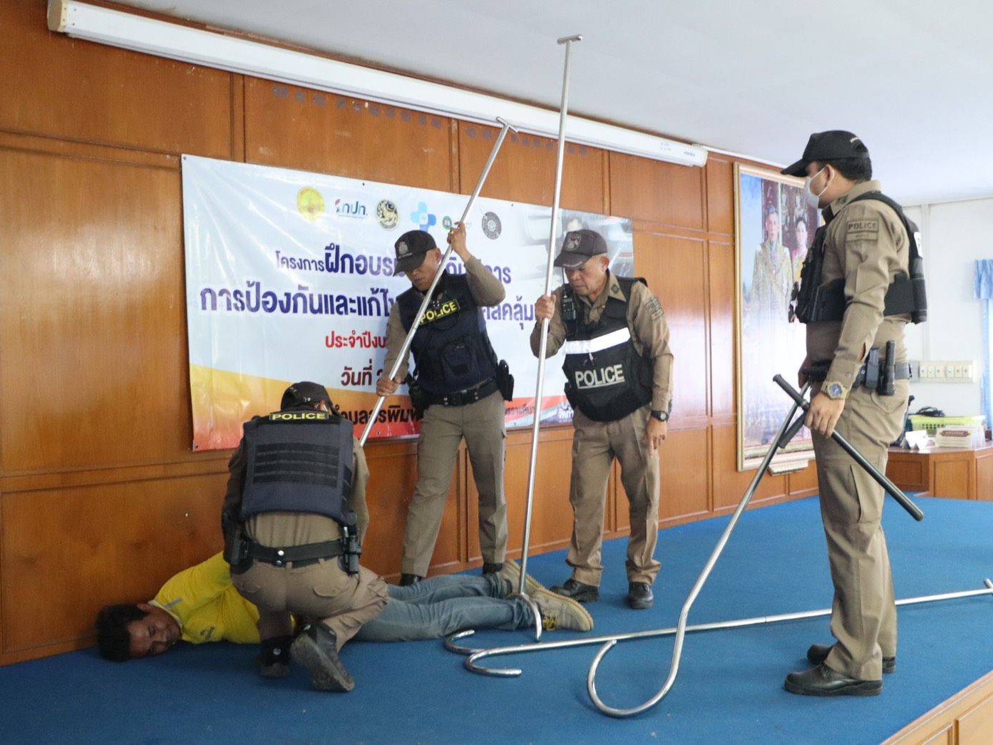 อบรมเชิงปฏิบัติการการป้องกันบุคคลคุ้มคลั่ง