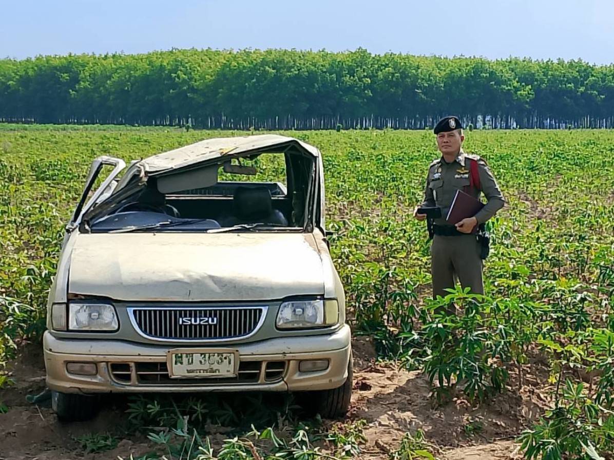 พนักงานสอบสวนเวรตรวจที่เกิดเหตุ อุบัติเหตุเหตุรถยนต์กระบะพลิกคว่ำ