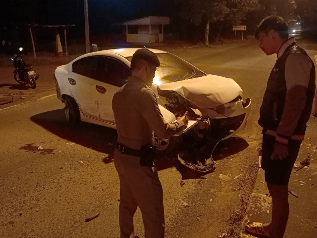 พนักงานสอบสวนเวรออกตรวจที่เกิดเหตุรถเฉี่ยวชน