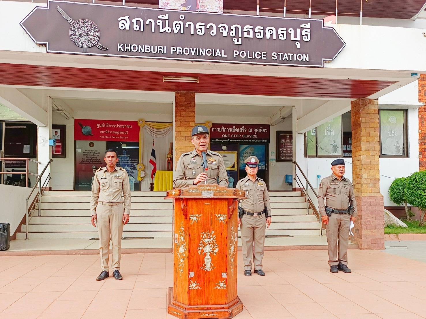 พิธีปล่อยแถวระดมกวาดล้างอาชญากรรมเทศกาลวันลอยกระทง ประจำปี 2567