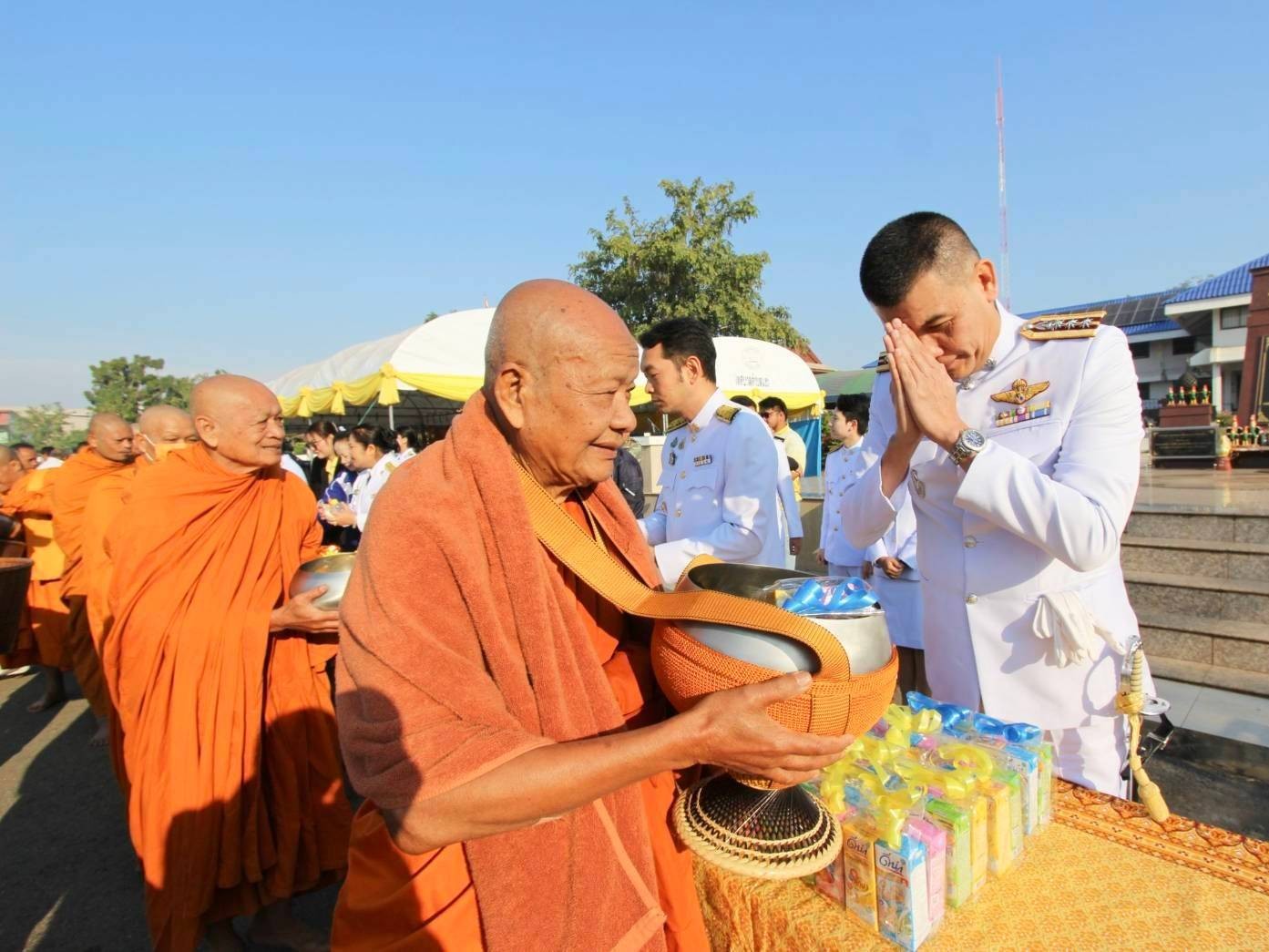 ร่วมพิธีเจริญพระพุทธมนต์ /พิธีทางศาสนาม