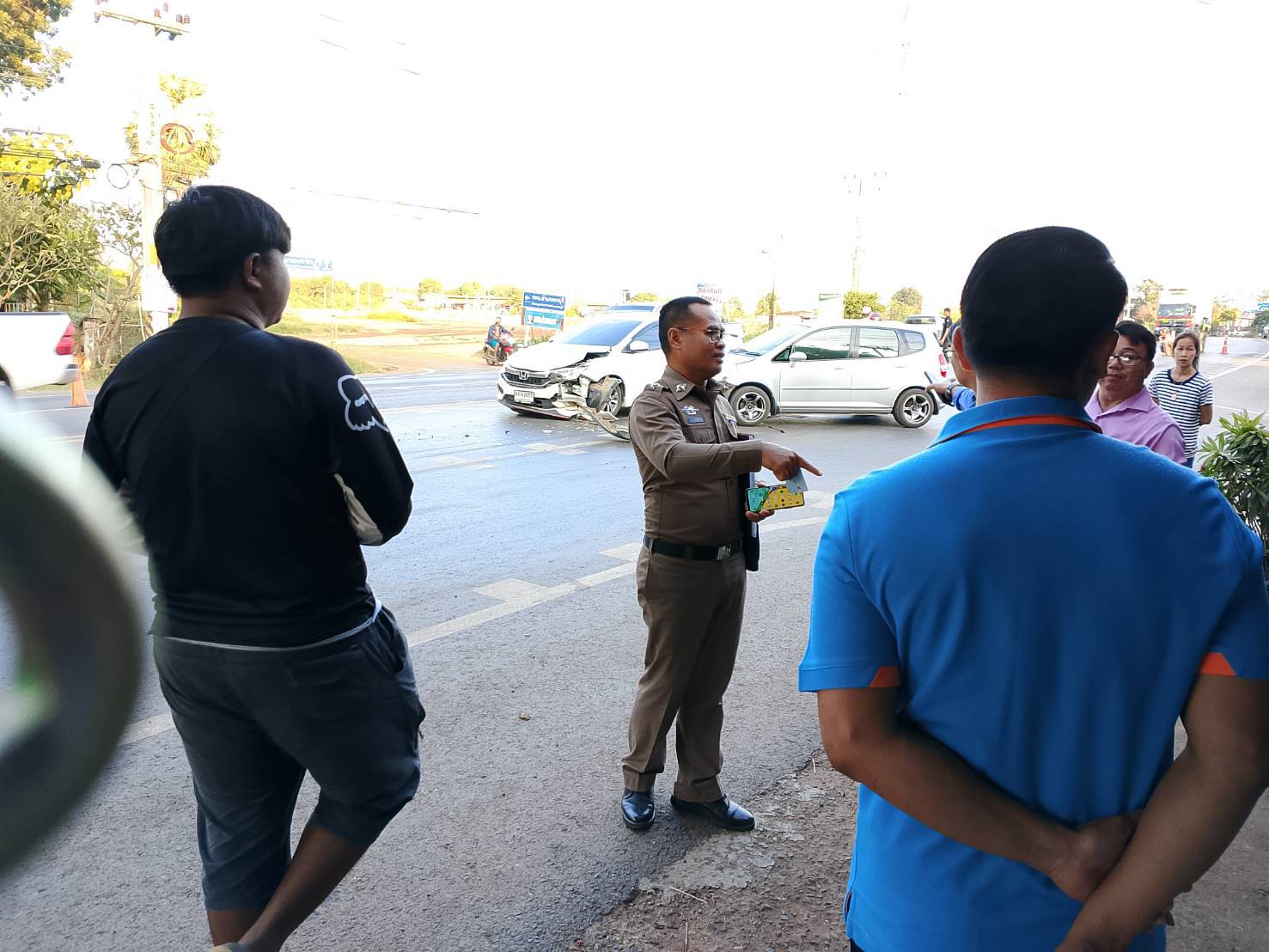 ออกตรวจที่เกิดเหตุ อุบัติเหตุรถชน