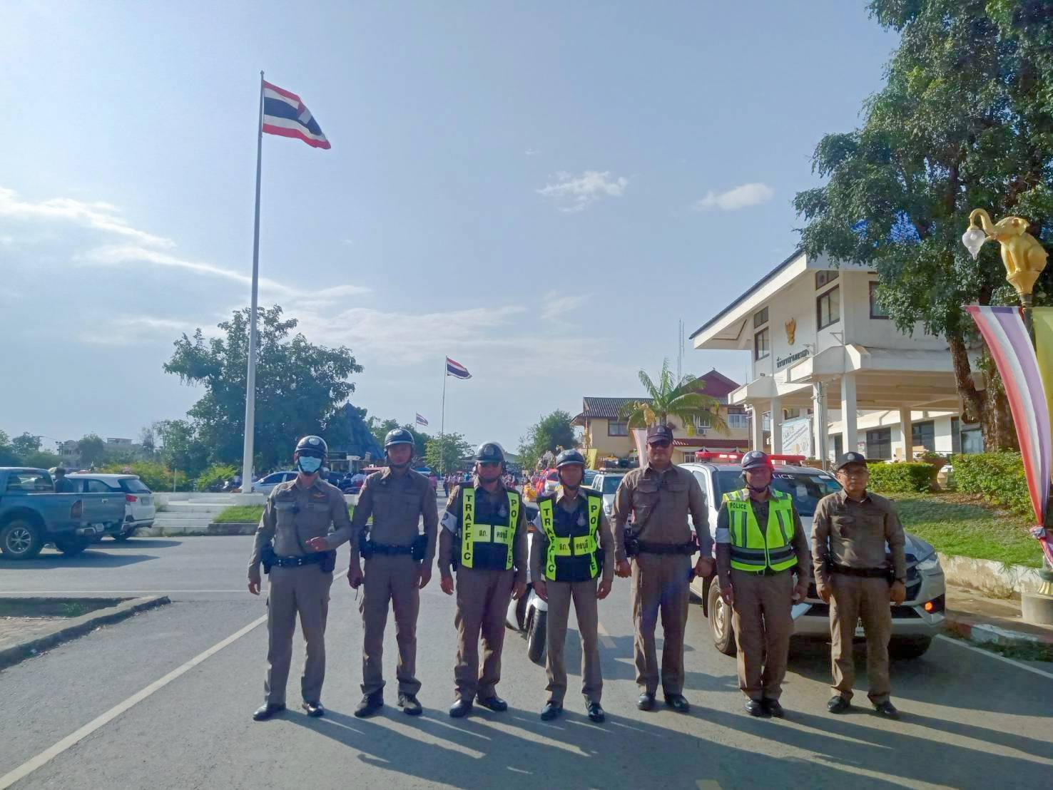 อำนวยความสะดวกจราจรขบวนแห่งานประเพณีลอยกระทง