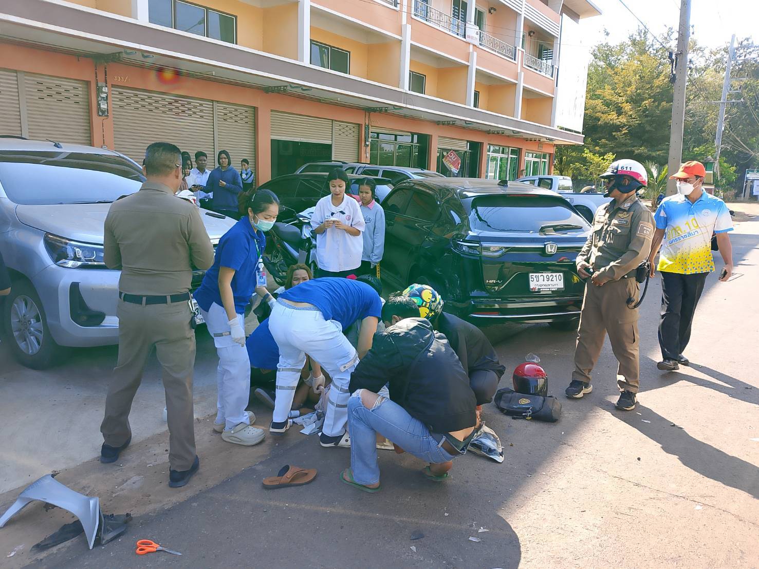 อำนวยความสะดวกจราจรอุบัติเหตุรถชนหน้าปั้มน้ำมันบางจาก