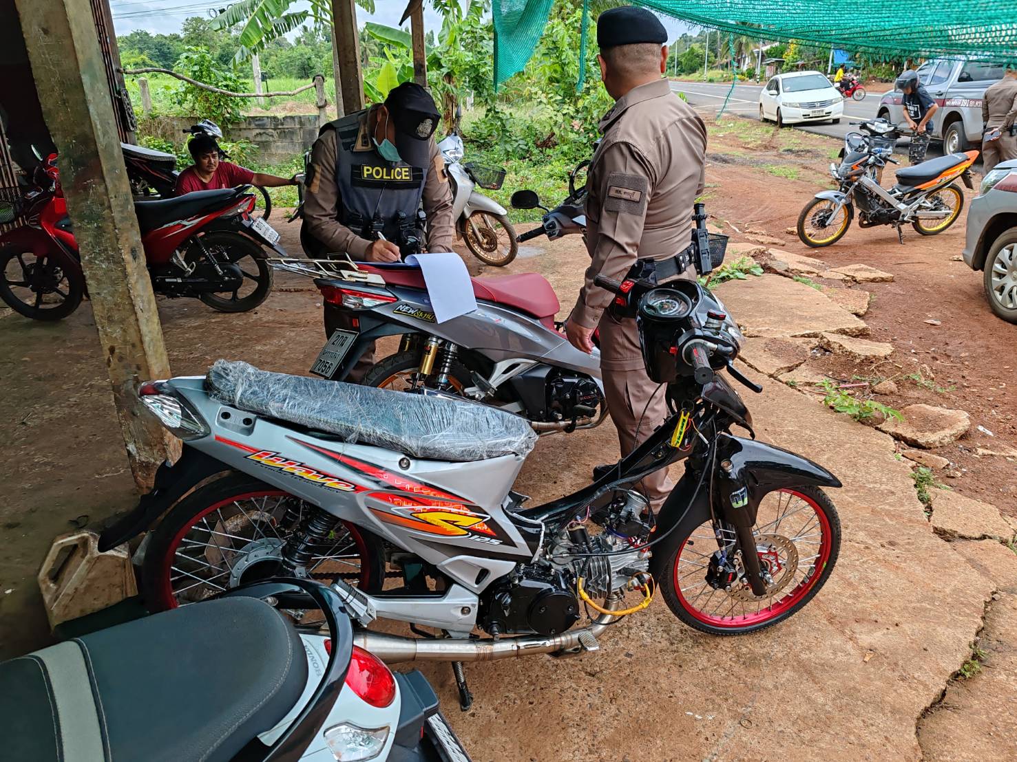ตรวจยึดรถจักยานยนต์​แต่งซิ่ง​และเสียงดัง​ รบกวนชาวบ้าน