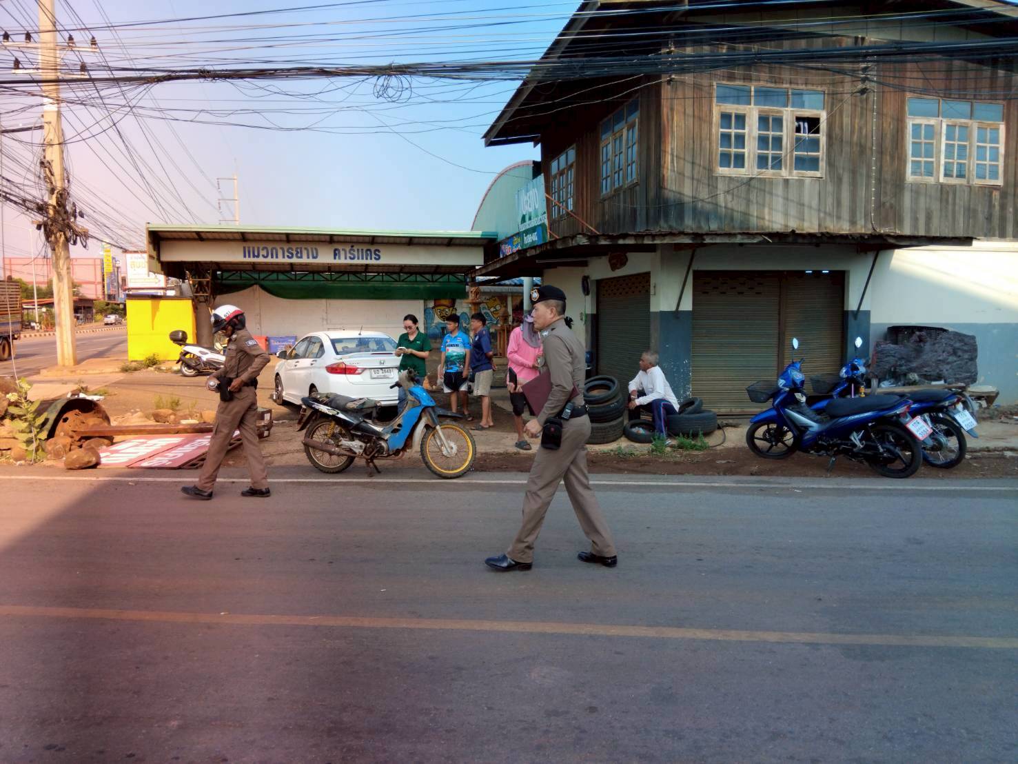 ตรวจที่เกิดเหตุ กรณีอุบัติเหตุรถชนแยกพจน์แสน