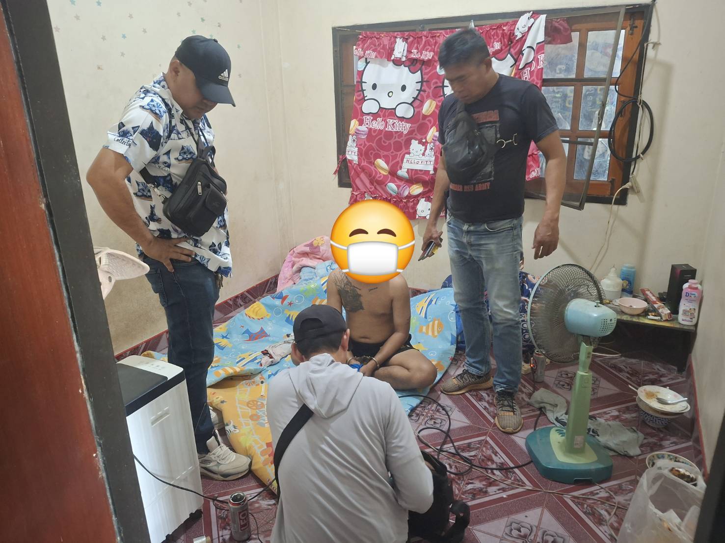 เข้าปิดล้อมตรวจค้นเป้าหมายที่พักอาศัยตั้งอยู่ภายในหมู่บ้านนาราก