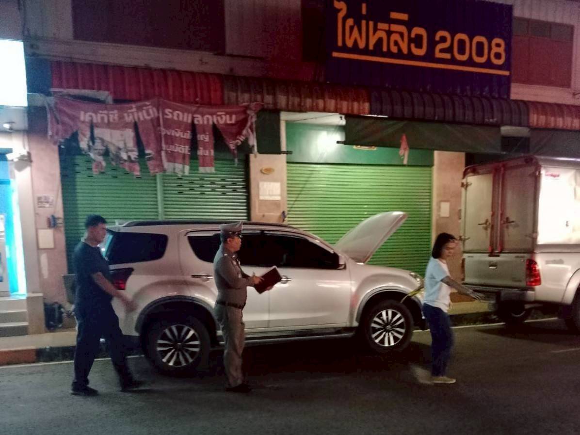 ตรวจที่เกิดเหตุรถเฉี่ยวชนหน้าธนาคารกรุงไทย